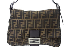 Load image into Gallery viewer, 極美品 FENDI フェンディ マンマバケット ショルダーバッグ ズッカ柄 ブラウン コットンキャンバス レザー シルバー金具 中古 4b003682