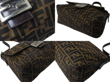 Load image into Gallery viewer, 極美品 FENDI フェンディ マンマバケット ショルダーバッグ ズッカ柄 ブラウン コットンキャンバス レザー シルバー金具 中古 4b003682