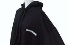 Load image into Gallery viewer, 極美品 CHROMEHEARTS クロムハーツ セントバース限定バックホースシュープリントパーカー ブラック ホワイト レッド サイズL 中古 4b003720