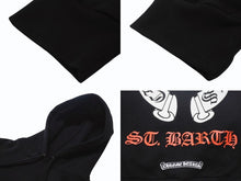 Load image into Gallery viewer, 極美品 CHROMEHEARTS クロムハーツ セントバース限定バックホースシュープリントパーカー ブラック ホワイト レッド サイズL 中古 4b003720
