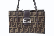 Load image into Gallery viewer, FENDI フェンディ ハンドバッグ ワンショルダーバッグ ズッカ柄 09158081992 キャンバス レザーブラウン シルバー金具 良品 中古 4b003737