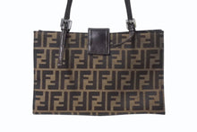 Load image into Gallery viewer, FENDI フェンディ ハンドバッグ ワンショルダーバッグ ズッカ柄 09158081992 キャンバス レザーブラウン シルバー金具 良品 中古 4b003737