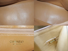 Load image into Gallery viewer, CHANEL シャネル 復刻トート 7番台 ハンドバッグ A01804 ココマーク キャビアスキン ベージュ ゴールド金具 美品 中古 4b003747