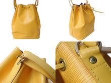 Load image into Gallery viewer, LOUIS VUITTON ルイヴィトン ノエ ショルダーバッグ エピレザー M44009 イエロー パープル ゴールド金具 美品 中古 4b003783