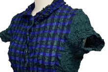 Load image into Gallery viewer, me ISSEY MIYAKE ミー イッセイミヤケ チェック柄 プリーツ加工 半袖シャツ MI02FK667 日本製 グリーン 美品 中古 4b003827
