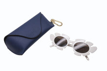 Load image into Gallery viewer, LOEWE ロエベ サングラス フラワーシェイプ PAULA&#39;s IBIZA LW40088U インジェクションナイロン イタリア製 ホワイト 美品 中古 4b003851