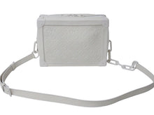 Load image into Gallery viewer, LOUIS VUITTON ルイヴィトン モノグラム トリヨンレザー ソフトトランク ショルダーバッグ ホワイト M53287 ヴァージル初期 美品 中古 4b003869