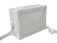 Load image into Gallery viewer, LOUIS VUITTON ルイヴィトン モノグラム トリヨンレザー ソフトトランク ショルダーバッグ ホワイト M53287 ヴァージル初期 美品 中古 4b003869
