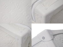 Load image into Gallery viewer, LOUIS VUITTON ルイヴィトン モノグラム トリヨンレザー ソフトトランク ショルダーバッグ ホワイト M53287 ヴァージル初期 美品 中古 4b003869