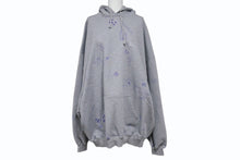 Load image into Gallery viewer, VETEMENTS ヴェトモン SCRIBBLED HOODIE ハンドペイントプリント オーバーサイズ プルオーバーパーカー グレー サイズXS UE54HD480G 美品 中古 4b003872