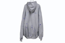 Load image into Gallery viewer, VETEMENTS ヴェトモン SCRIBBLED HOODIE ハンドペイントプリント オーバーサイズ プルオーバーパーカー グレー サイズXS UE54HD480G 美品 中古 4b003872