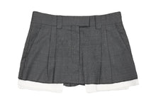 Load image into Gallery viewer, MIUMIU ミュウミュウ ミニスカート MG1801 サイズ40 ツータック アウトタック グレー ホワイト ロゴ刺繍 美品 中古 4b003891