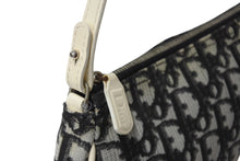 Load image into Gallery viewer, Christian Dior クリスチャンディオール サドルポーチ ワンショルダーバッグ トロッター柄 ブラック アイボリー 2002年製 美品 中古 4b003910
