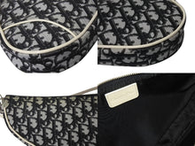 Load image into Gallery viewer, Christian Dior クリスチャンディオール サドルポーチ ワンショルダーバッグ トロッター柄 ブラック アイボリー 2002年製 美品 中古 4b003910