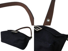 Load image into Gallery viewer, FENDI フェンディ マンマバケット ワンショルダーバッグ デニム レザー ネイビー シルバー金具 美品 中古 4b003916