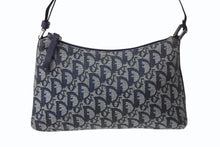 Load image into Gallery viewer, Christian Dior クリスチャンディオール サドルポーチ アクセサリーポーチ トロッター柄 ネイビー 2002年製 美品 中古 4b003918