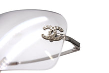 Load image into Gallery viewer, CHANEL シャネル リムレス ラインストーン ココマーク サングラス クリア シルバー プラスチック メタル ロゴ 62☐17 4017 シルバー金具 美品 中古 4b003947