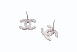 極美品 CHANEL シャネル ピアス ココマーク 両耳 アクセサリー B11P刻印 2.4g メタル ラインストーン シルバー 中古 4b003958