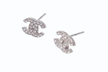 Load image into Gallery viewer, 極美品 CHANEL シャネル ピアス ココマーク 両耳 アクセサリー A14V刻印 1.3g メタル ラインストーン シルバー 中古 4b003946