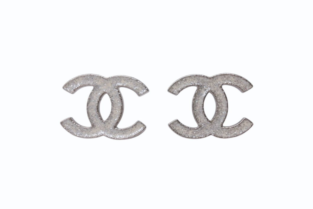 極美品 CHANEL シャネル ピアス ココマーク 両耳 12C刻印 メタル 4.0g ホワイト シルバーグリッダー 中古 4b003959