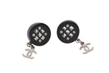 Load image into Gallery viewer, 極美品 CHANEL シャネル ピアス 丸ボタン ぶら下がりココマーク 10P刻印 2.4g プラスチック メタル ブラック 中古 4b003981