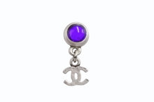 Load image into Gallery viewer, 極美品 CHANEL シャネル ピアス ココマーク ぶら下がり メタル パープルストーン 3.6g シルバー パープル 中古 4b003986