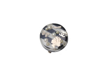 Load image into Gallery viewer, 極美品 CHANEL シャネル イヤリング 両耳 ボーダー丸ボタン ココマーク＆パール＆リボンモチーフ 08A刻印 4.0g クリア ブラック ホワイト 中古 4b003973