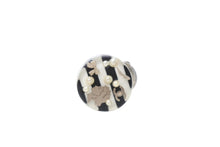 Load image into Gallery viewer, 極美品 CHANEL シャネル イヤリング 両耳 ボーダー丸ボタン ココマーク＆パール＆リボンモチーフ 08A刻印 4.0g クリア ブラック ホワイト 中古 4b003973