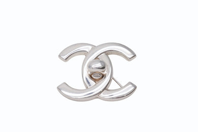 CHANEL シャネル ココマーク ブローチ 重量約16.7g 96P刻印 ターンロック シルバー メタル 美品 中古 4b003972