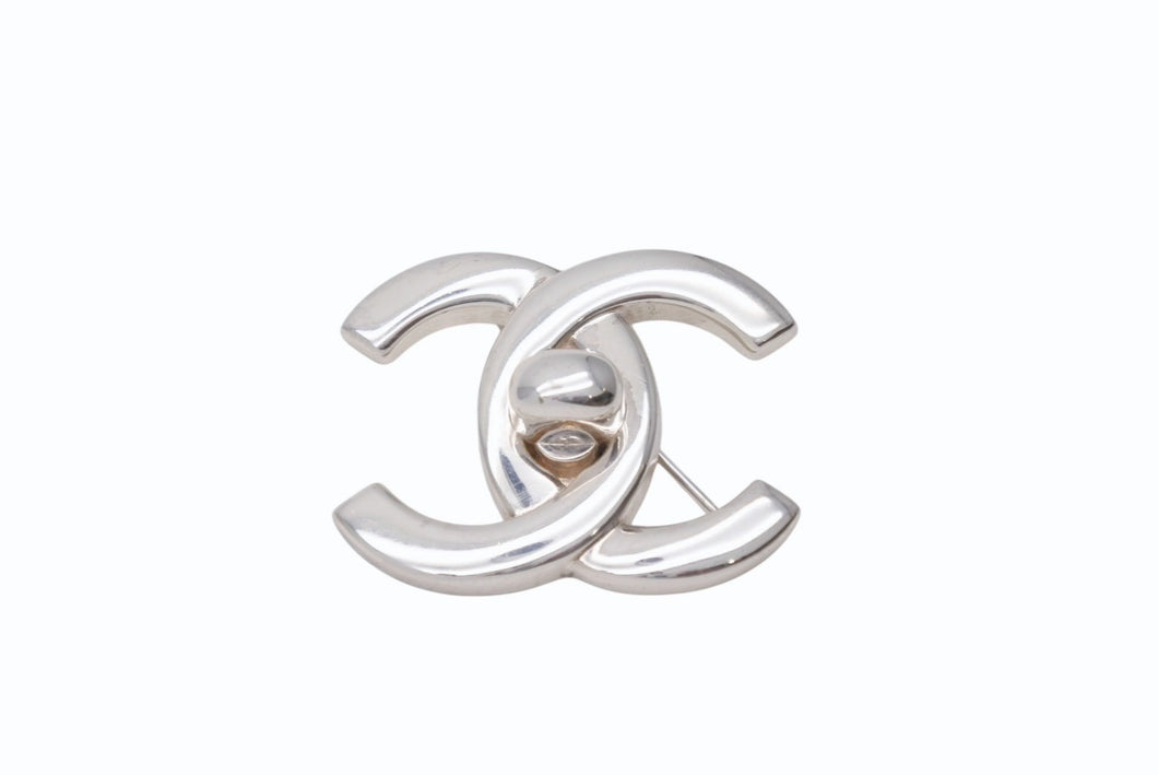 CHANEL シャネル ココマーク ブローチ 重量約16.7g 96P刻印 ターンロック シルバー メタル 美品 中古 4b003972