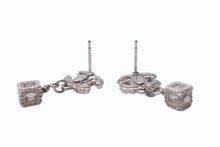 Load image into Gallery viewer, CHANEL シャネル ピアス ココマーク スクエアボックス A11A刻印 重量約4.1g GP ラインストーン シルバー 美品 中古 4b003945