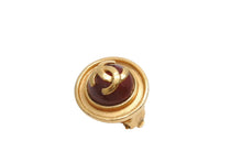 Load image into Gallery viewer, CHANEL シャネル イヤリング ターンロック グリポア カラーストーン ココマーク 95P刻印 重量約19.5 GP ゴールド ワインレッド 美品 中古 4b003975