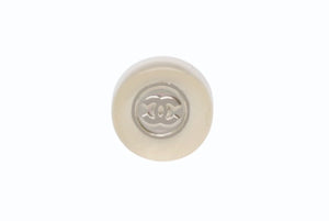 CHANEL シャネル ピアス 丸ボタン ココマーク 99A刻印 両耳 2.1g プラスチック メタル クリア ホワイト シルバー 美品 中古 4b003984