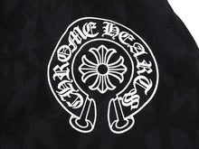 画像をギャラリービューアに読み込む, 未使用 CHROME HEARTS クロムハーツ SWEAT PANTS HLF セメタリークロス スウェットパンツ サイズL ホースシュー 総柄 中古 4b004044 