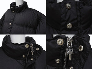 未使用 CHROME HEARTS クロムハーツ STIFF V2 FBRC ダウンジャケット サイズL CHプラスシルバー925 ブラック 総柄 中古 4b004050 