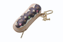 Load image into Gallery viewer, 新品未使用 LOUIS VUITTON ルイヴィトン ポーチ LV エクレア ミニポーチ チャーム M01944 モノグラムクラギー Tyler, the Creator 中古 4b004056