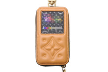Load image into Gallery viewer, 極美品 LOUIS VUITTON ルイヴィトン モノグラム LV ミュージック キーホルダー &amp; バッグチャーム M02487 ベージュ キャンバス レザー ゴールド金具 中古 4b004057