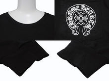 Load image into Gallery viewer, 新品同様 CHROME HEARTS クロムハーツ ラスベガス限定 ホースシュー ロゴ ロンT 長袖Tシャツ ブラック ホワイト サイズXXL 中古 4b004085