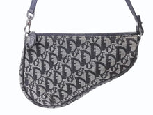 Load image into Gallery viewer, ChristianDior クリスチャンディオール トロッター サドルポーチ ロゴ ハンドバッグ 総柄 ブラック シルバー金具 MC1002 美品 中古 4b004102