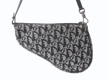 Load image into Gallery viewer, ChristianDior クリスチャンディオール トロッター サドルポーチ ロゴ ハンドバッグ 総柄 ブラック シルバー金具 MC1002 美品 中古 4b004102