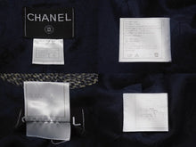 Load image into Gallery viewer, CHANEL シャネル ツイード ショートジャケット P18353V10570 サイズ40 ココマークボタン マルチカラー 美品 中古 4b004127
