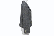 Load image into Gallery viewer, CHANEL シャネル ツイード ショートジャケット P18353V10570 サイズ40 ココマークボタン マルチカラー 美品 中古 4b004127