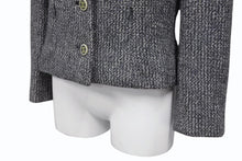 Load image into Gallery viewer, CHANEL シャネル ツイード ショートジャケット P18353V10570 サイズ40 ココマークボタン マルチカラー 美品 中古 4b004127