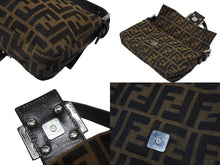 Load image into Gallery viewer, 極美品 FENDI フェンディ マンマバケット ワンショルダーバッグ ズッカ柄 キャンバス レザー ブラウン シルバー金具 中古 4b004168
