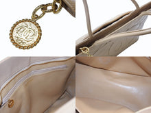 Load image into Gallery viewer, CHANEL シャネル 復刻トート トートバッグ A01804 7番台 ココマーク キャビアスキン ベージュ ゴールド金具 美品 中古 4b004174