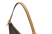Load image into Gallery viewer, 極美品 LOUIS VUITTON ルイヴィトン モノグラム チェリー ポシェットアクセソワール アクセサリーポーチ 村上隆 M95008 中古 4b004193