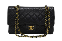 Load image into Gallery viewer, CHANEL シャネル マトラッセ25 Wフラップ Wチェーンショルダーバッグ 3番台 ココマーク ラムスキン ブラック 美品 中古 4b004206