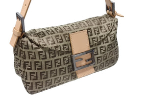 極美品 FENDI フェンディ ワンショルダーバッグ マンバケット ズッカ柄 8BR009 ベージュ ブラウン シルバー金具 中古 4b004215