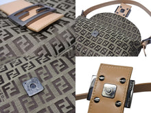 Load image into Gallery viewer, 極美品 FENDI フェンディ ワンショルダーバッグ マンバケット ズッカ柄 8BR009 ベージュ ブラウン シルバー金具 中古 4b004215