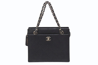 極美品 CHANEL シャネル マトラッセライン チェーンショルダーバッグ キャビアスキン ブラック シルバー金具 中古 4b004247